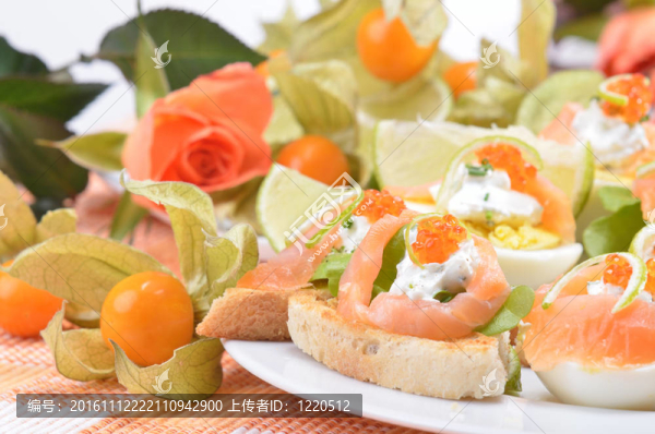 鮭魚和魚子醬點心