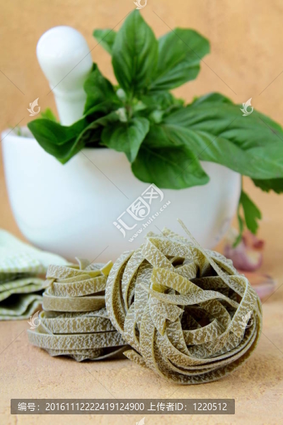 意大利靜物；砂漿；羅勒