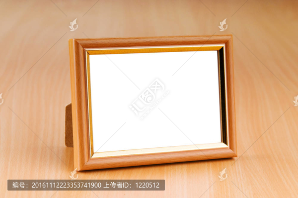 桌上的相框
