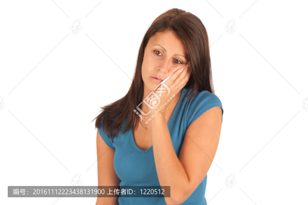 一個迷人的年輕婦女患牙痛的孤立畫像