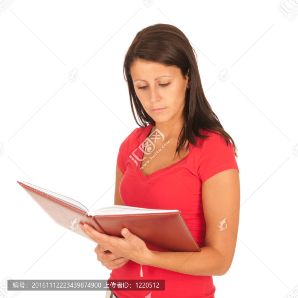 漂亮的年輕女人讀孤立在白色背景的書