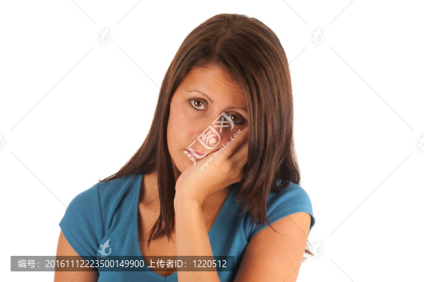 一個(gè)迷人的年輕婦女患牙痛的孤立畫(huà)像