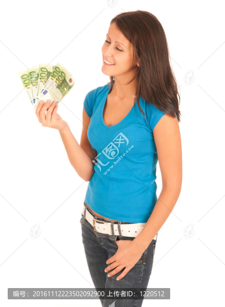 漂亮的年輕女孩手里拿著鈔票