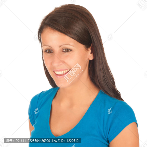 年輕漂亮的黑發(fā)女孩穿紅色T恤衫孤立在白色背景的肖像