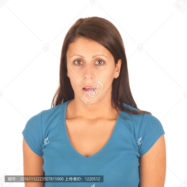 年輕漂亮的黑發(fā)女孩穿紅色T恤衫孤立在白色背景的肖像