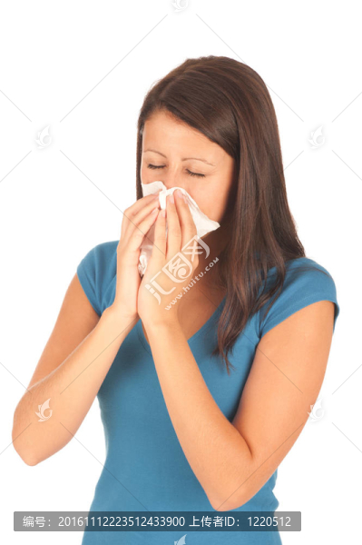 漂亮的黑發(fā)女孩感冒了孤立在白色背景