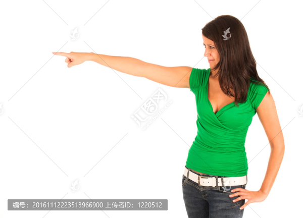 年輕快樂的女人指著身邊分隔開的