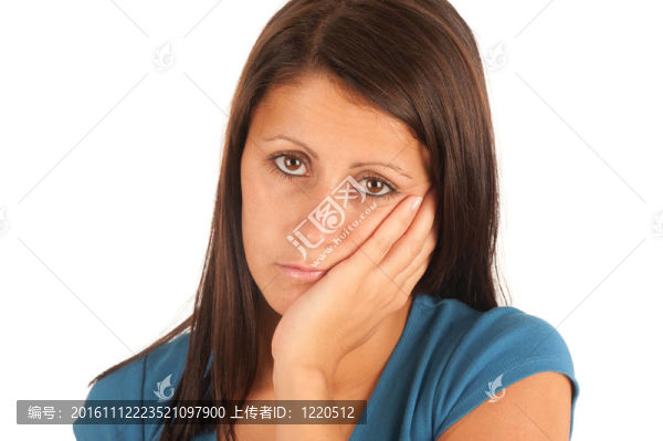一個迷人的年輕婦女患牙痛的孤立畫像
