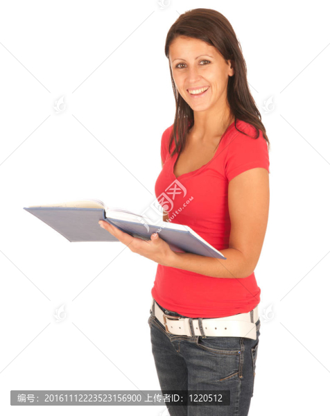 漂亮的年輕女人讀孤立在白色背景的書