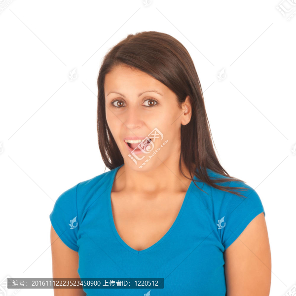 年輕漂亮的黑發(fā)女孩穿紅色T恤衫孤立在白色背景的肖像