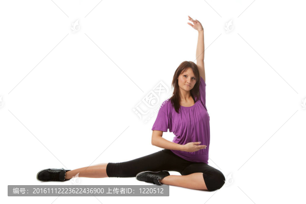 年輕女性做伸展運(yùn)動(dòng)