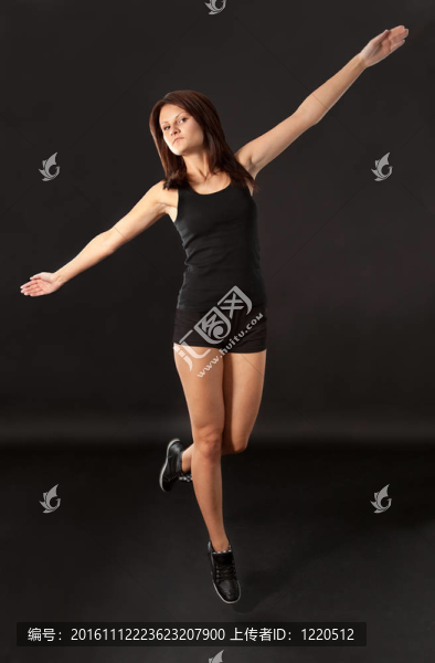 興奮的年輕的運(yùn)動(dòng)女孩