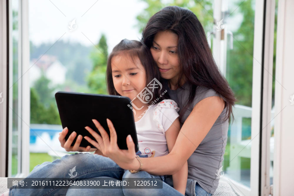 母親和女孩的電子書
