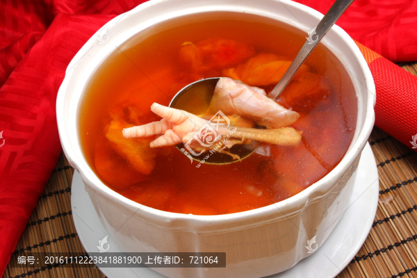 紫砂土茯苓燉豬展湯,燉豬展湯