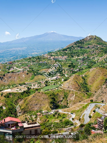 埃特納火山和農(nóng)業(yè)園在西西里島旁邊的小山
