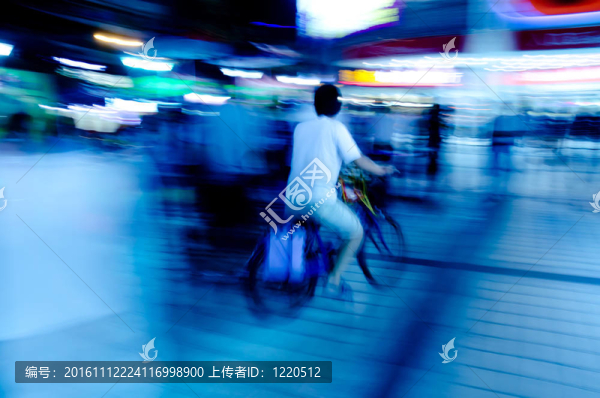 人們對自行車