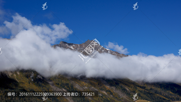 山間云霧