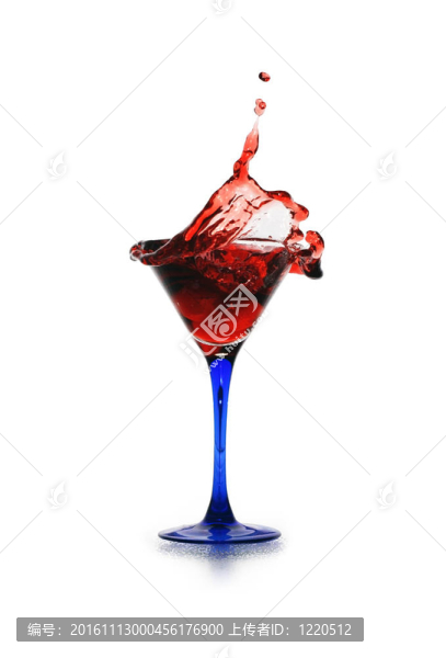 紅色飛濺的雞尾酒