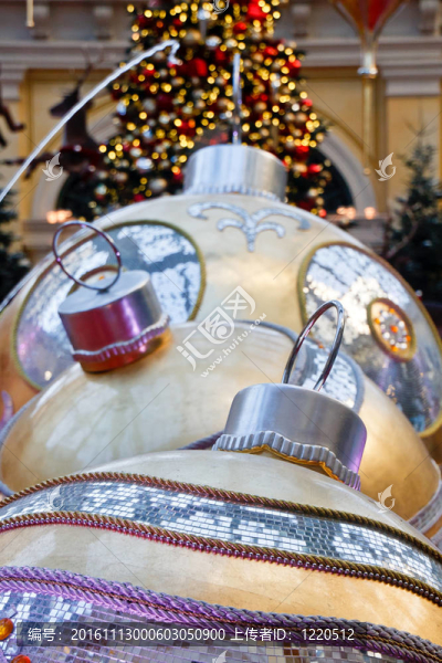 背景樹的巨型飾品-匯圖網(wǎng) www.fosd68.com 背景樹的巨型飾品