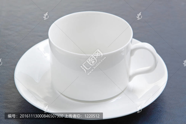 完美的白色咖啡杯