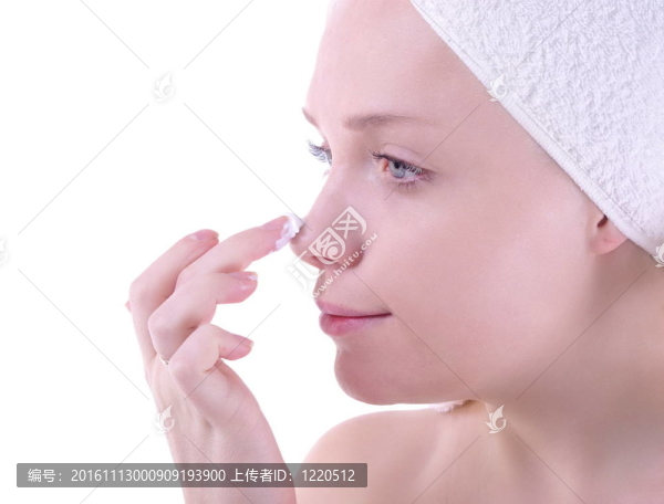 女孩洗澡后