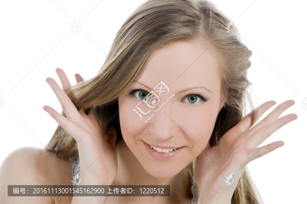 她用手聽到女人微笑的臉