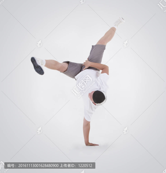 少年跳霹靂舞動作