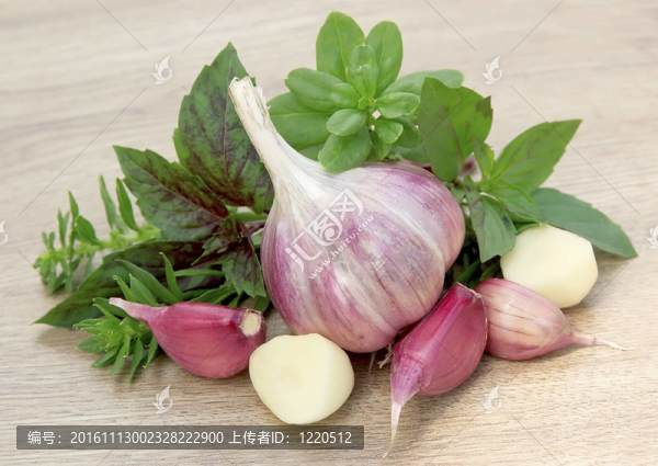桌上的香料
