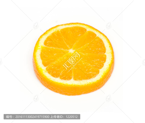 橘子片。白色孤立。