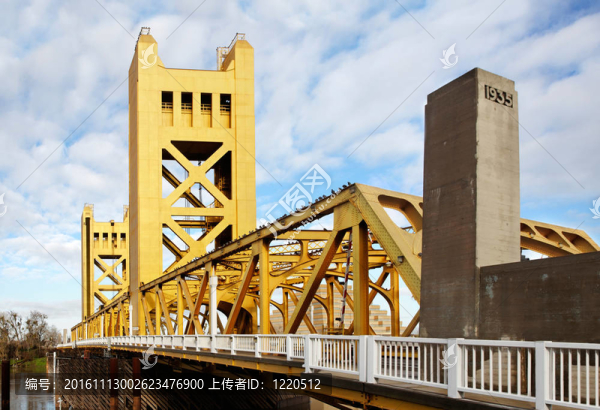 薩克拉門托塔橋