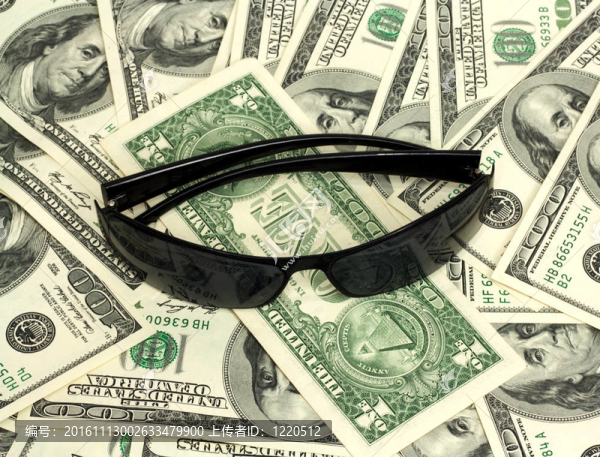 美元背景下的黑色眼鏡-匯圖網(wǎng) www.fosd68.com 美元背景下的黑色眼鏡
