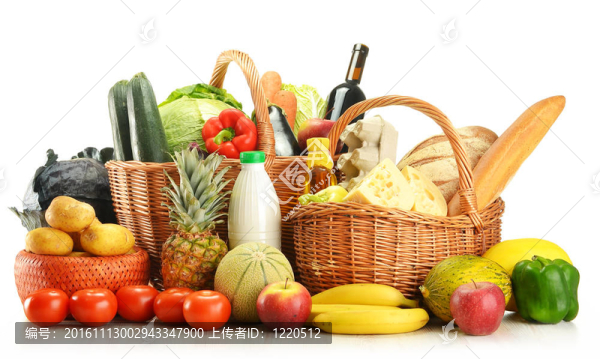 食品雜貨在柳條筐分離