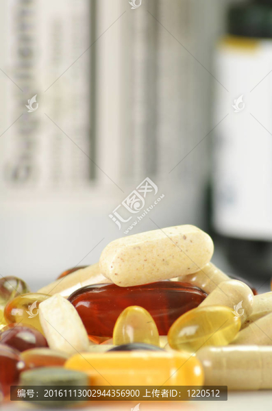 含有膳食補(bǔ)充劑膠囊和容器的組合物