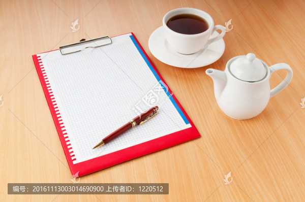 帶有空白頁(yè)和茶的粘合劑