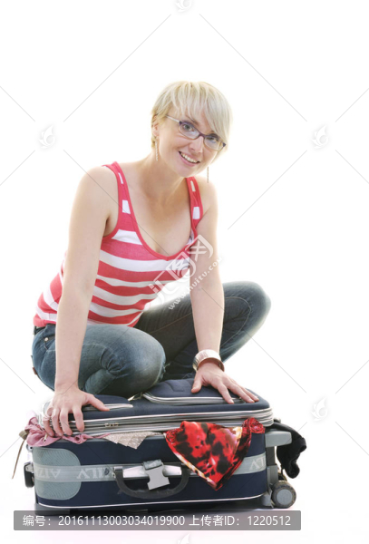 帶旅行袋的女人