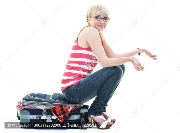 帶旅行袋的女人