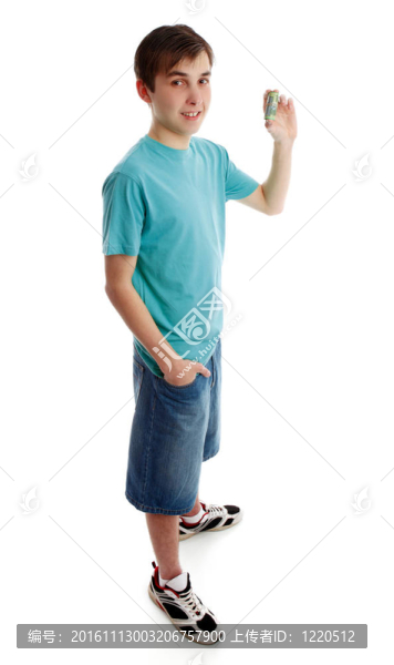 少年男孩拿著錢