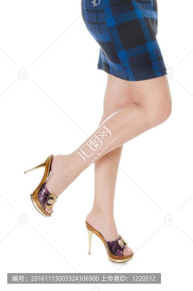 漂亮的女腳在鞋