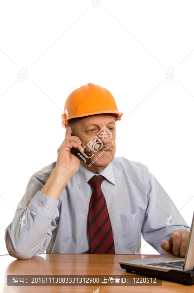 工程師通過電話隔離