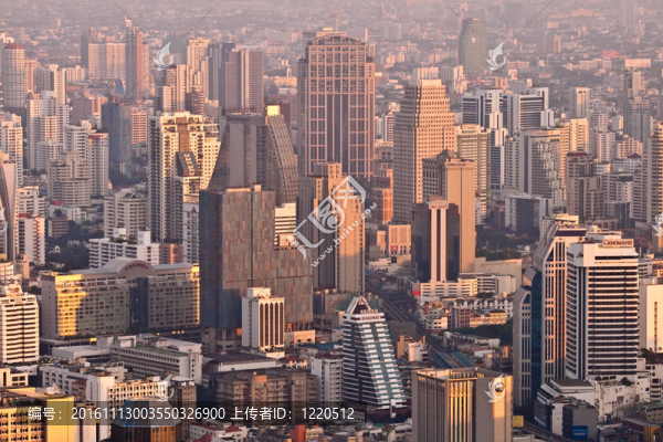 日落曼谷上空的空中俯瞰