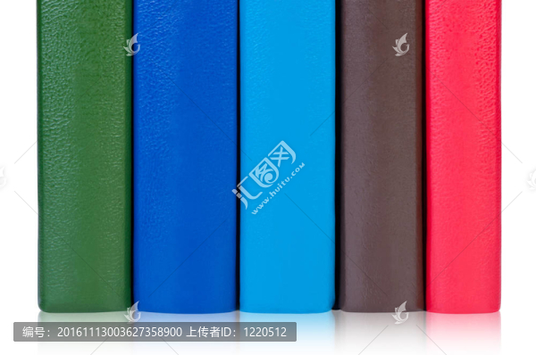 帶有彩色封面的書。