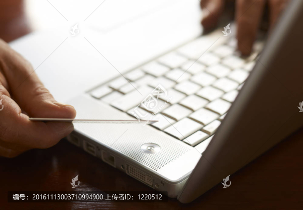 用信用卡購(gòu)物