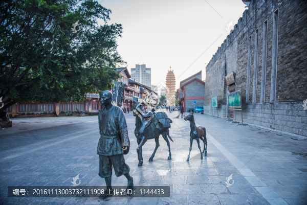 昆明東寺街銅像馬幫