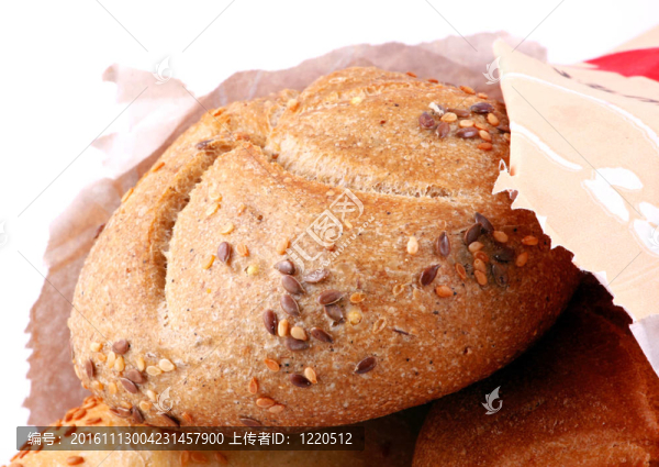 白色背景新鮮面包