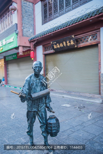 昆明東寺街銅像更夫
