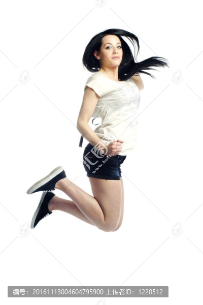年輕女孩在空中跳