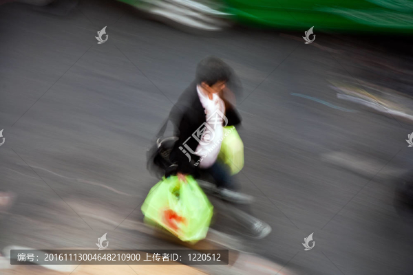 在鋪路運(yùn)動亞洲人