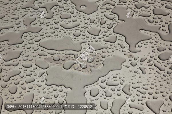 銀金屬上的水