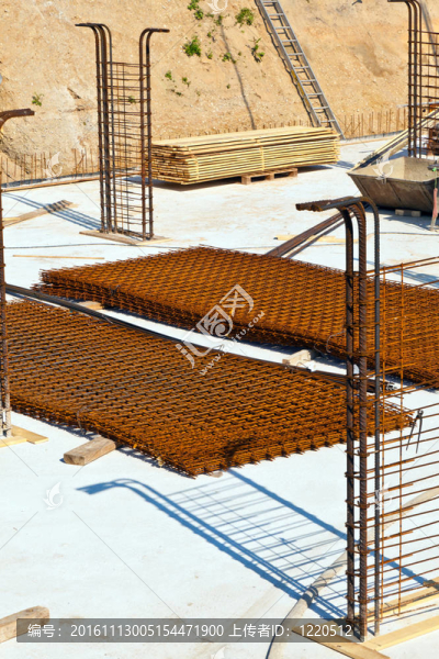 在一個新房子的建筑工地的材料