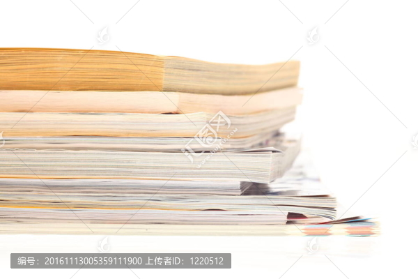打開雜志堆